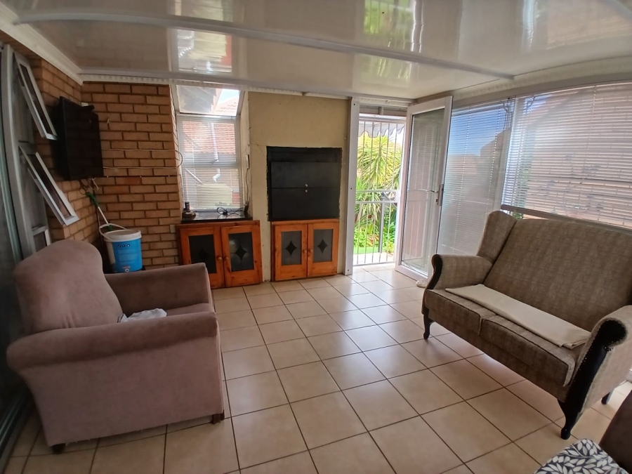 To Let 3 Bedroom Property for Rent in Pentagon Park Free State